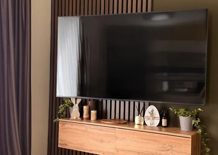 Brownie Design Apartment, Free Garage Parking Appartement