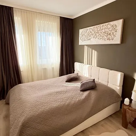 Brownie Design Apartment, Free Garage Parking Apartment Prag