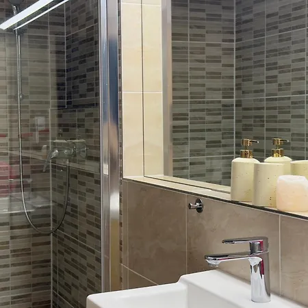 Apartment Brownie Design Apartment, Free Garage Parking