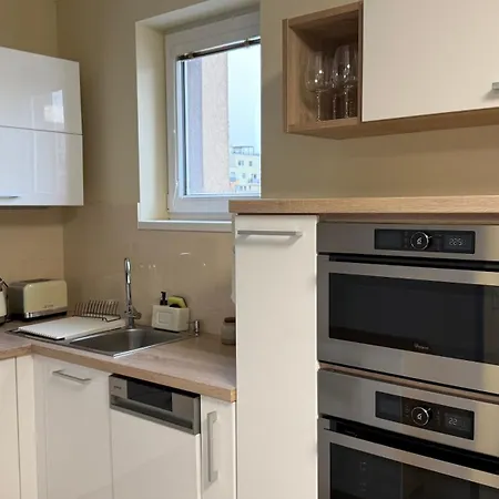 Brownie Design Apartment, Free Garage Parking Apartment Prag