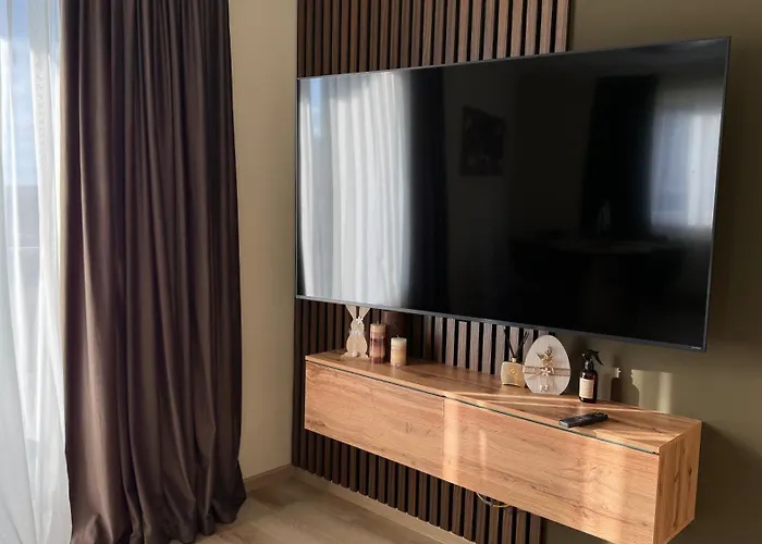 Brownie Design Apartment, Free Garage Parking Apartment *