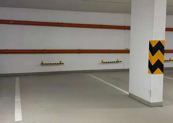 Brownie Design Apartment, Free Garage Parking *