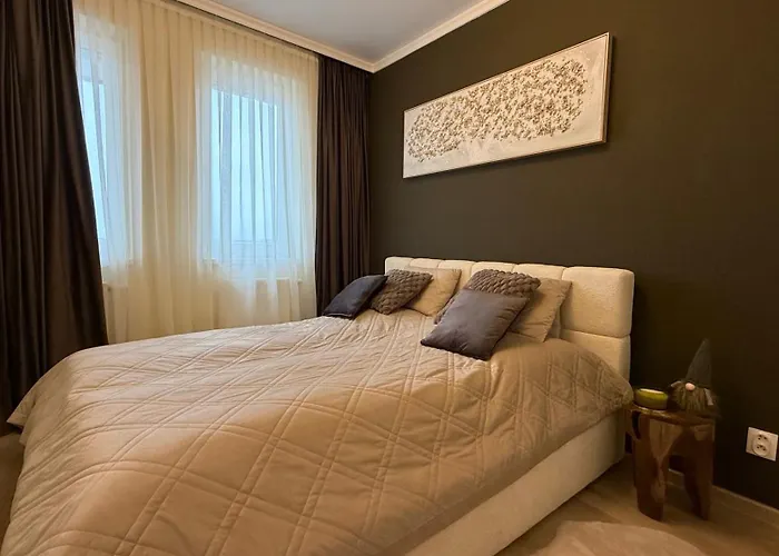 Brownie Design Apartment, Free Garage Parking *