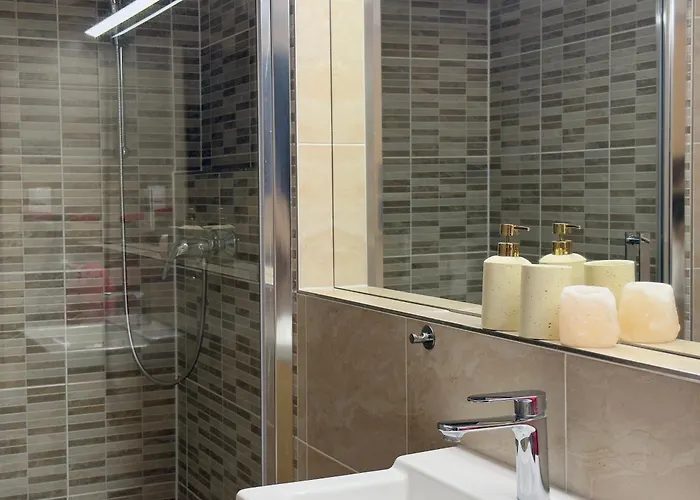 Apartment Brownie Design Apartment, Free Garage Parking