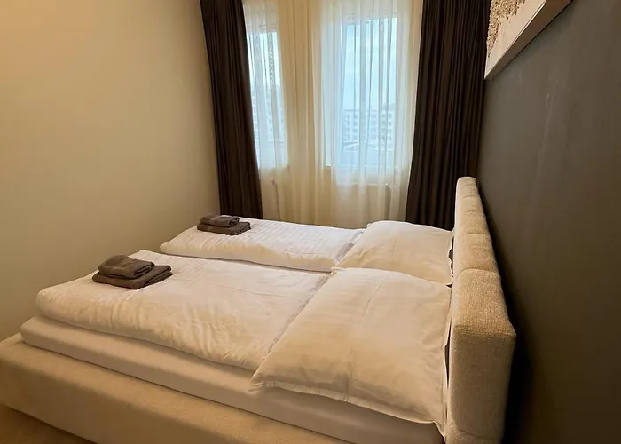 Brownie Design Apartment, Free Garage Parking *