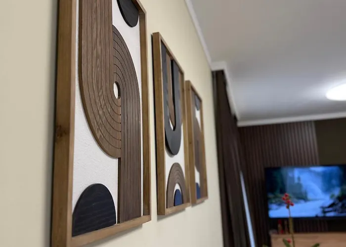 Brownie Design Apartment, Free Garage Parking Apartment