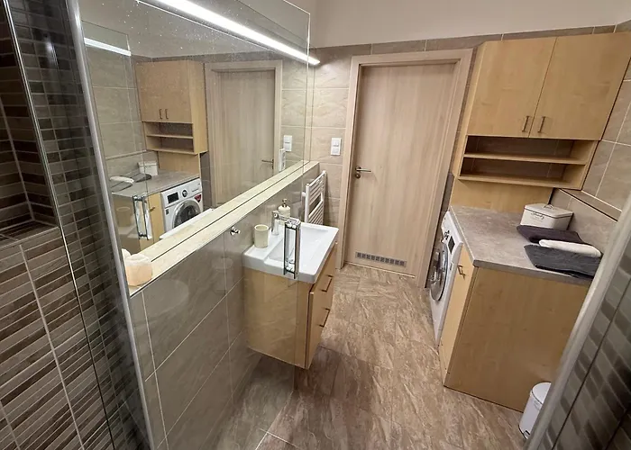 Brownie Design Apartment, Free Garage Parking *