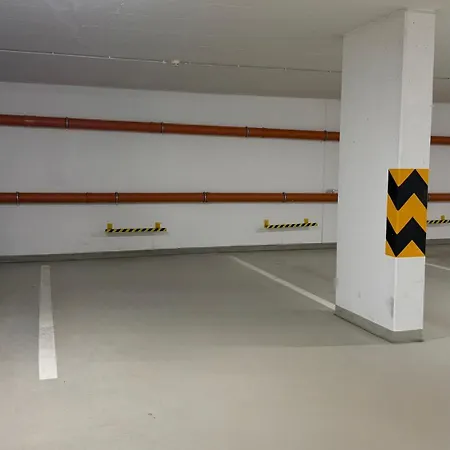 Brownie Design Apartment, Free Garage Parking *