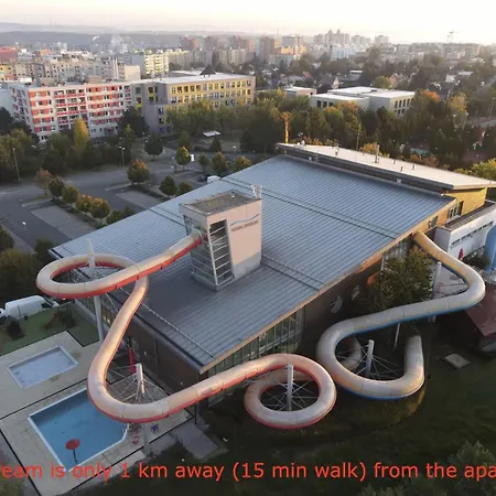 Brownie Design Apartment, Free Garage Parking Appartement *