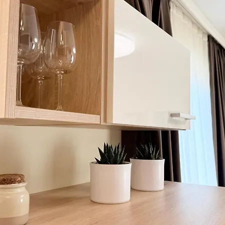 Brownie Design Apartment, Free Garage Parking